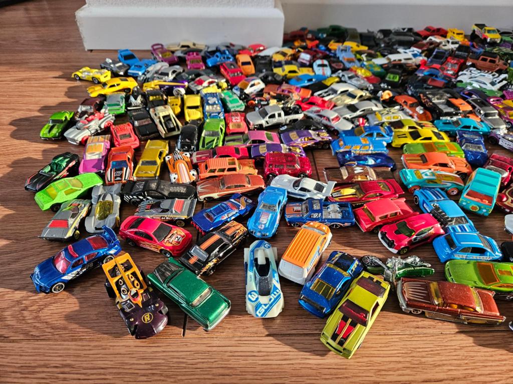 Heel veel hotwheels auto's., Hobby en Vrije tijd, Modelauto's | Overige schalen, Ophalen of Verzenden, Auto