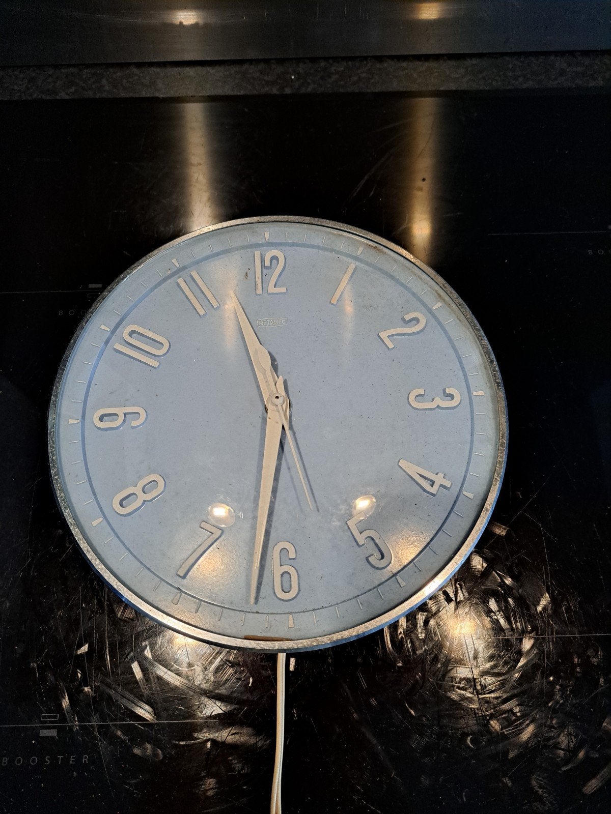 VINTAGE RETRO WERKEND JAREN 60 METAMEC ELECTRIC WANDKLOK, Ophalen of Verzenden