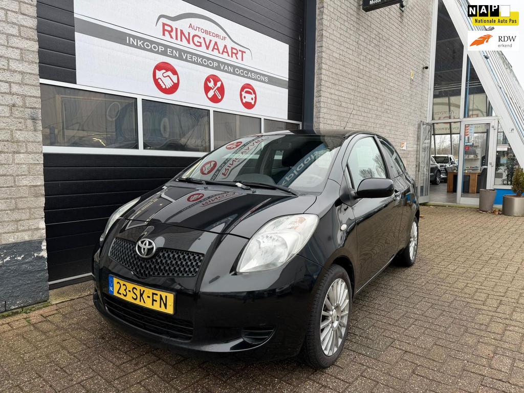 Toyota Yaris 1.3 VVTi Sol Met JAAR APK, Auto's, Toyota, Voorwielaandrijving, 4 cilinders, 995 kg, Zwart