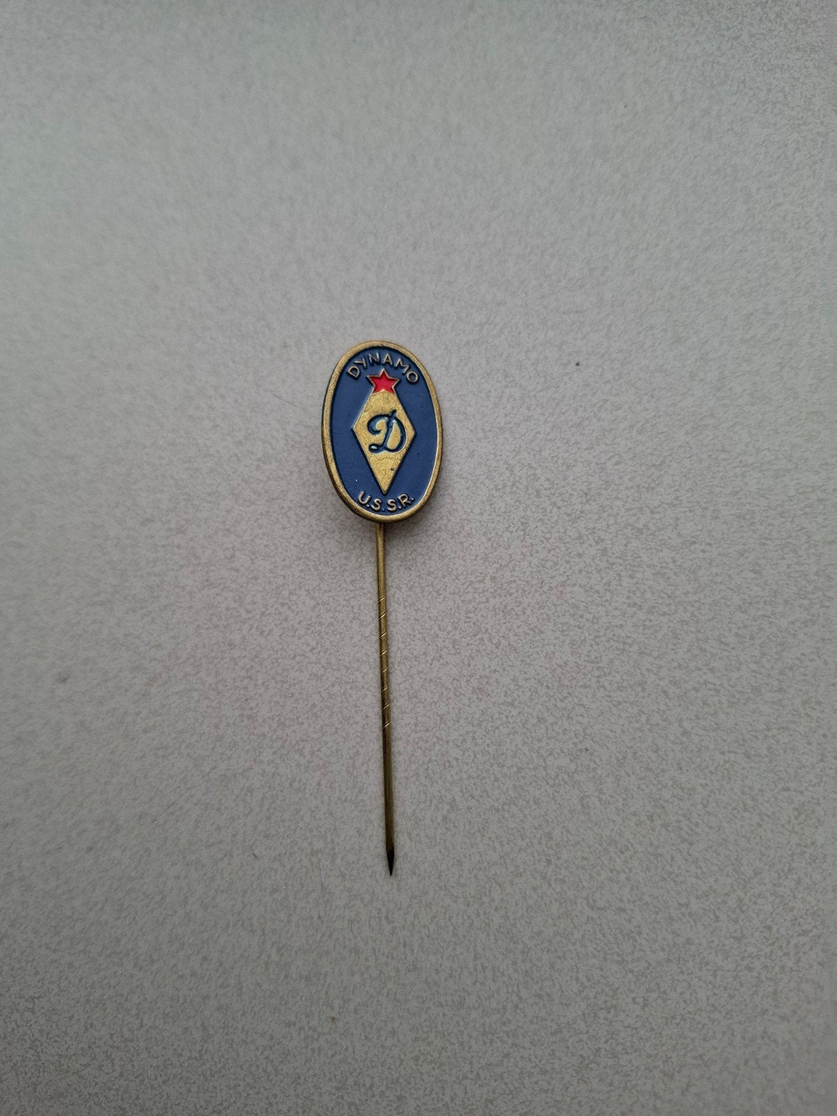 Vintage speldje pin prikker steekspeld Dynamo USSR, Verzamelen, Speldjes, Pins en Buttons, Ophalen of Verzenden