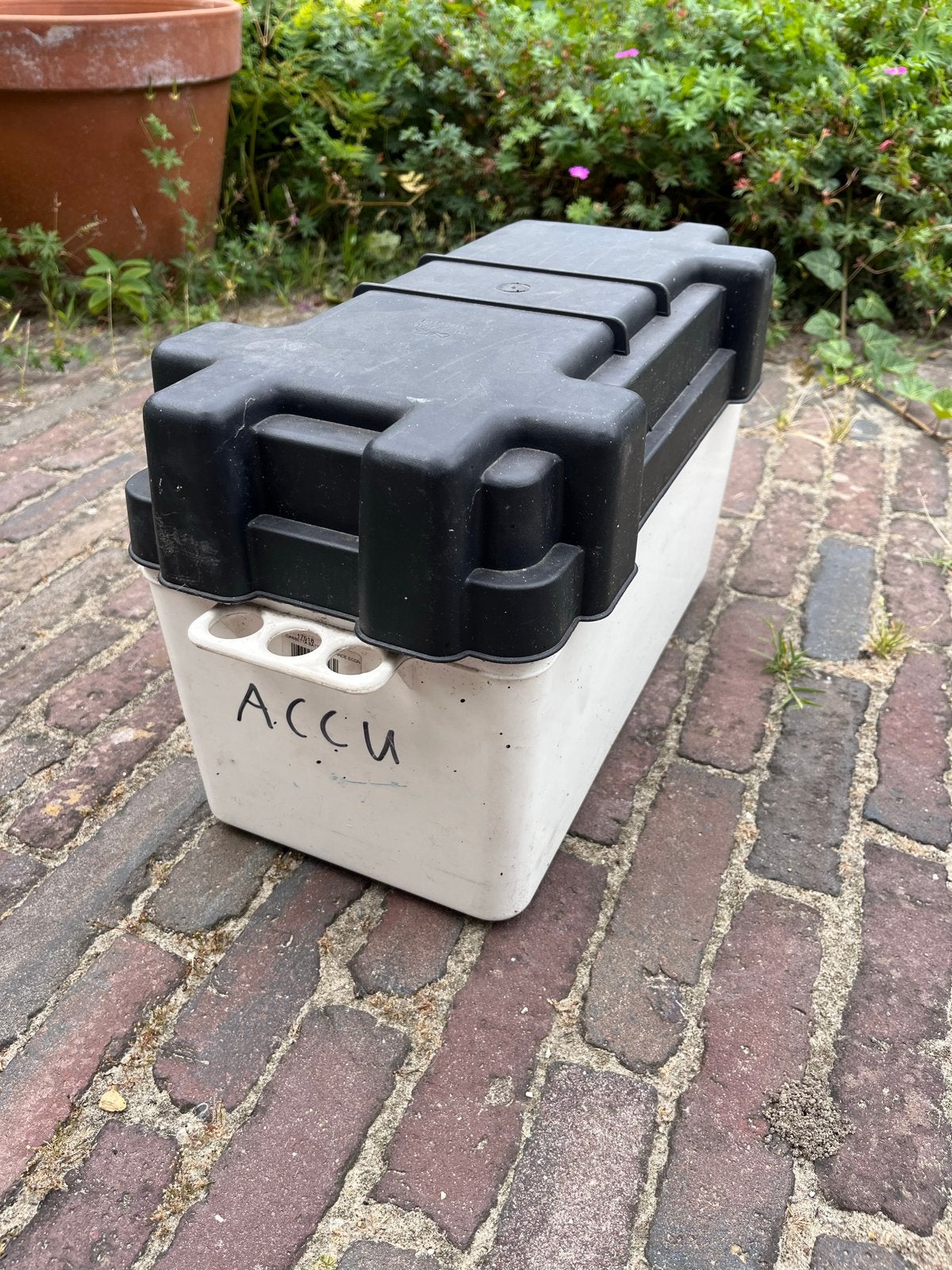 Accubak voor boot of camper - Gebruikt, Auto-onderdelen, Accu's en Toebehoren, Ophalen, Gebruikt, Universele onderdelen