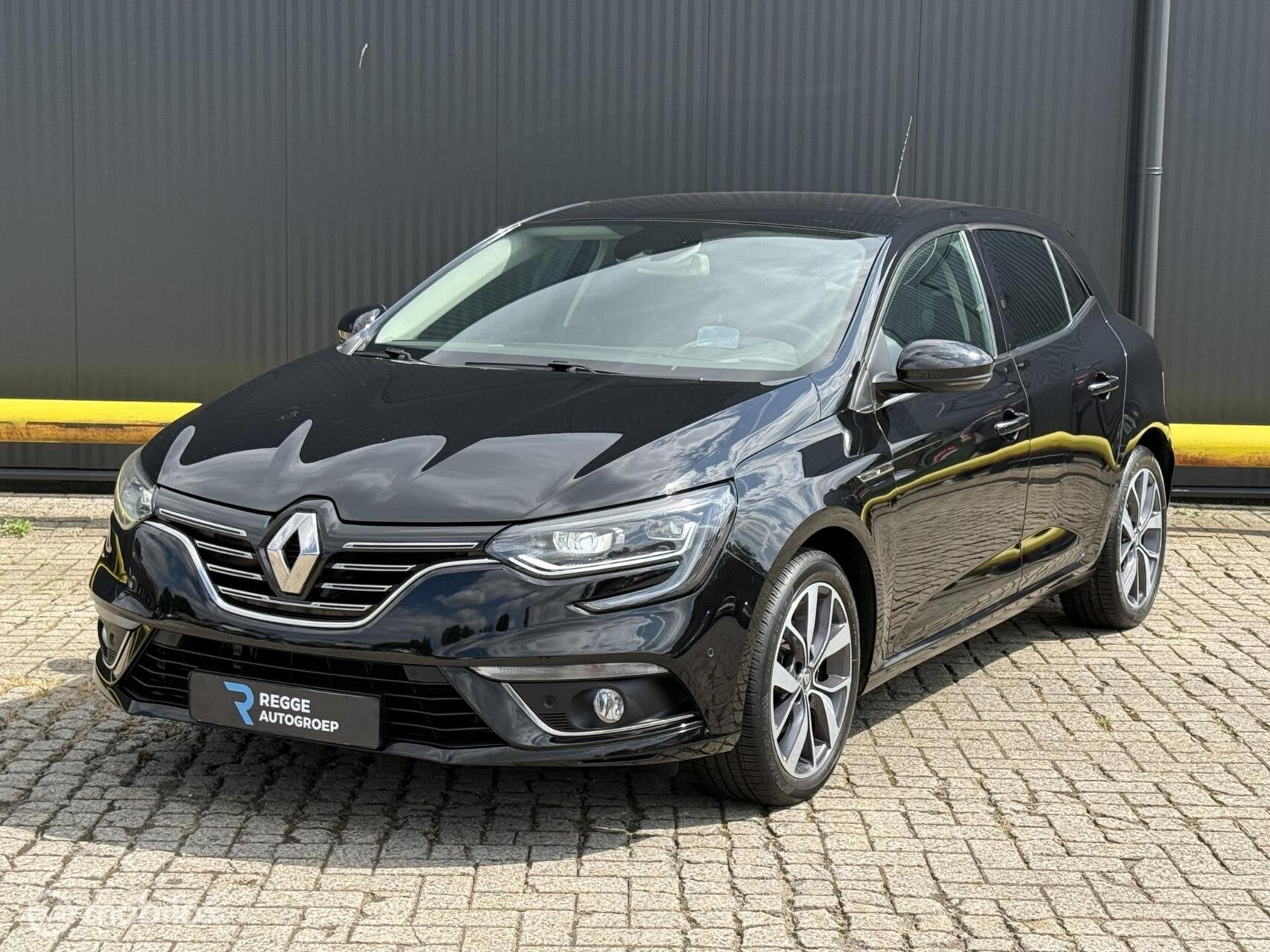 Renault Megane 1.2 TCe Bose CAMERA | NAVI | PDC | TOPSTAAT, Voorwielaandrijving, Gebruikt, Euro 6, 4 cilinders