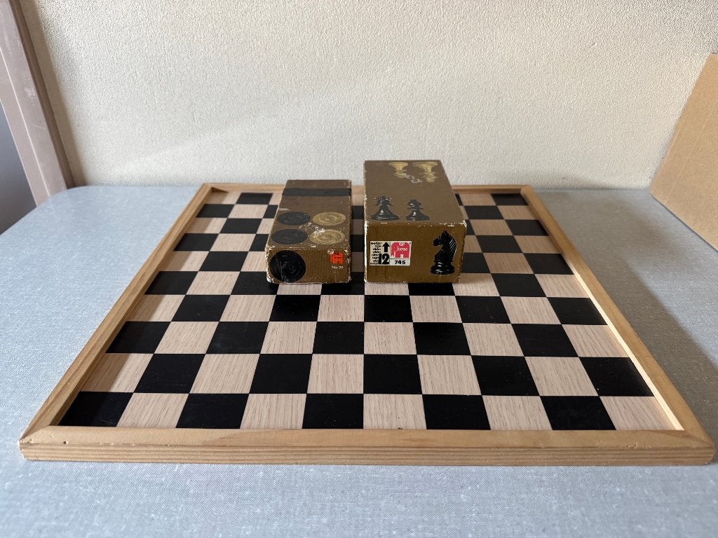 Dammen & schaken op 1 bord dam en schaakbord HOUT, Een of twee spelers, Ophalen of Verzenden, Gebruikt, Jumbo