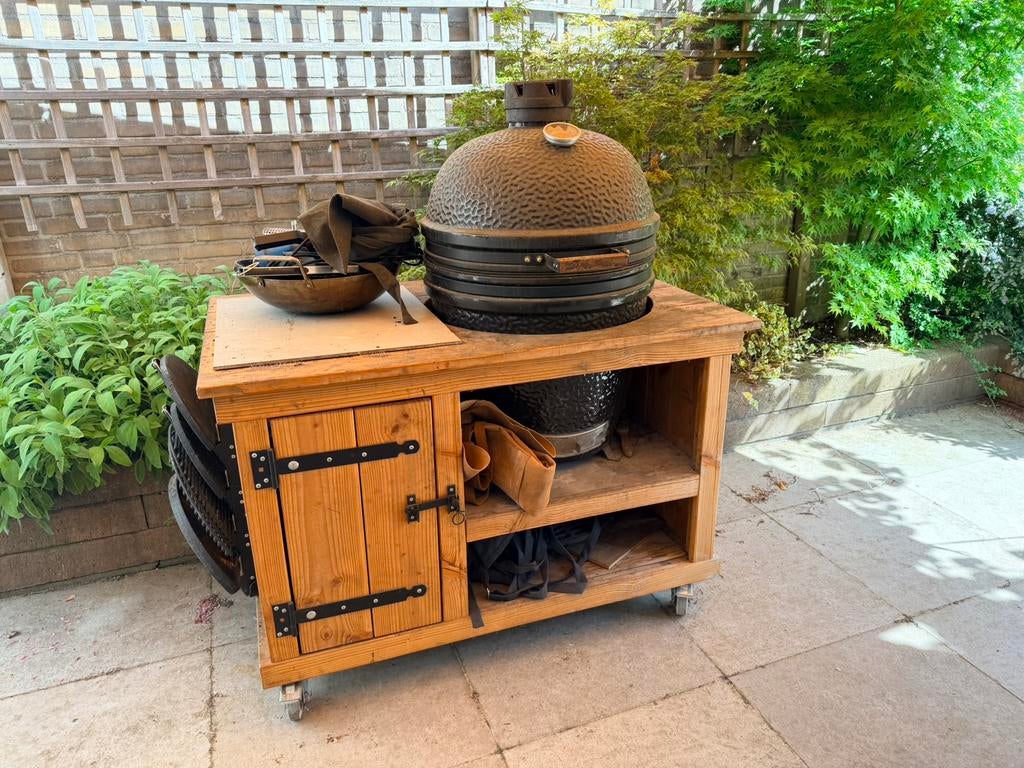 Kamado meubel (buitenkeuken) (douglas), Ophalen, Zo goed als nieuw, Houtskool