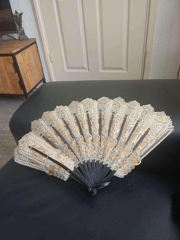 Antieke zeldzame  verzamel object traditionele  danswaaier, Ophalen of Verzenden