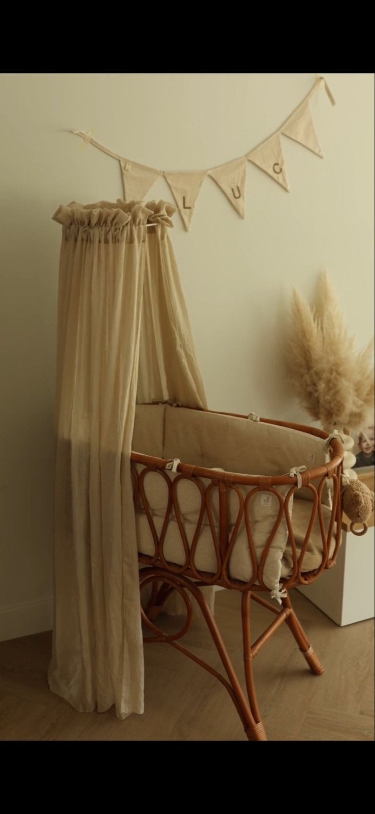 Rotan wieg met hemeltje, bedomrander en matras, Ophalen, Zo goed als nieuw, Wieg