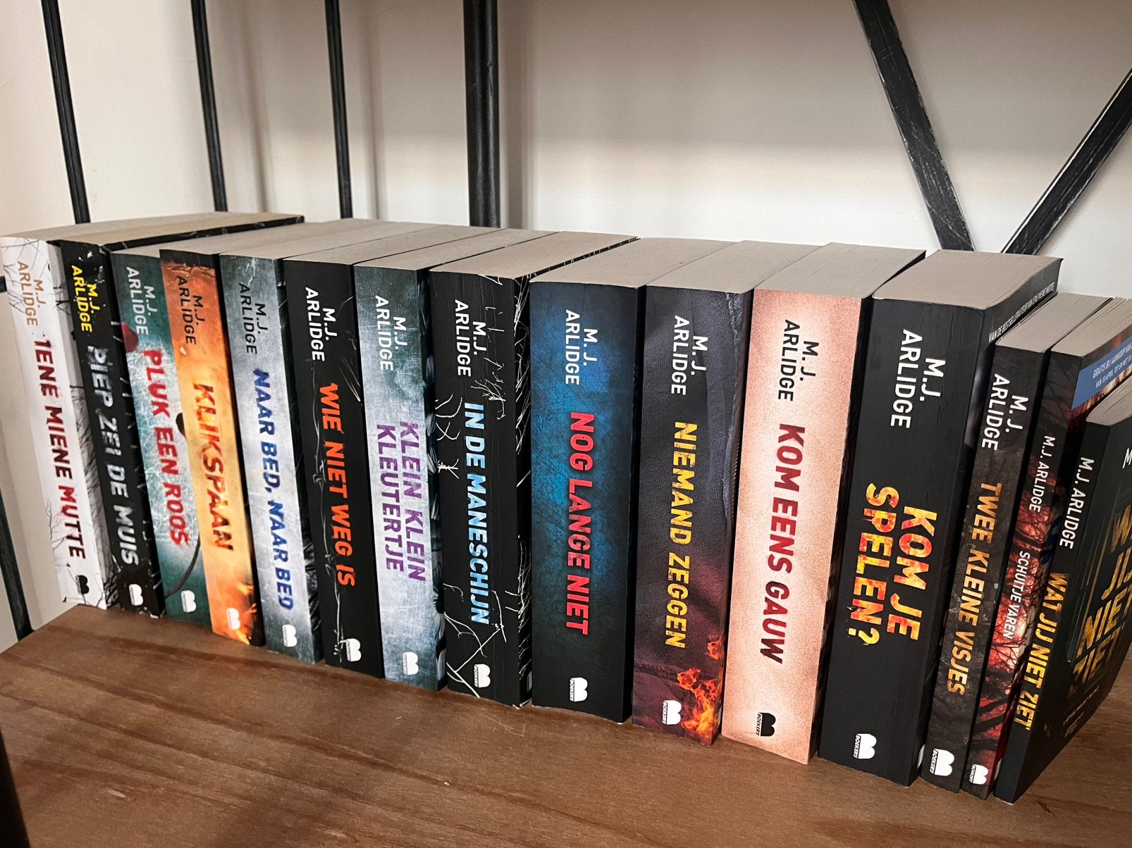MJ Arlidge serie (alleen ophalen), Boeken, Ophalen, Zo goed als nieuw