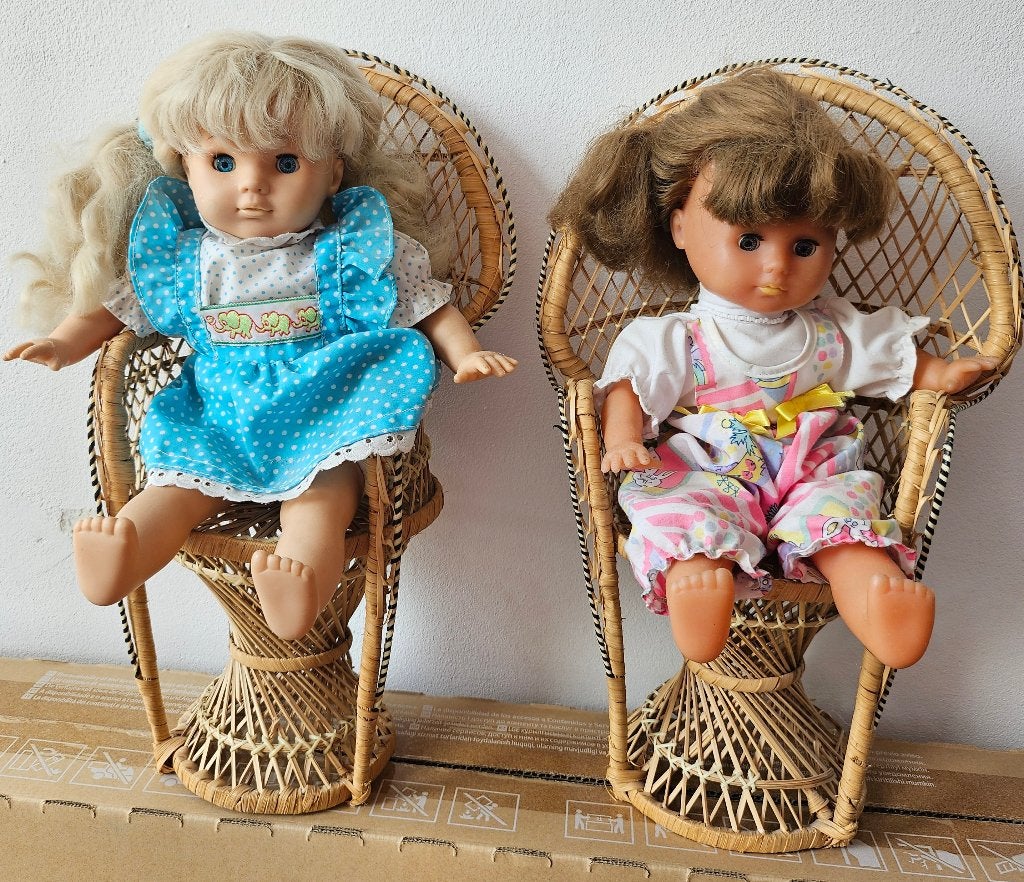 2 poppen met stoeltjes aangeboden, Ophalen, Zo goed als nieuw, Pop