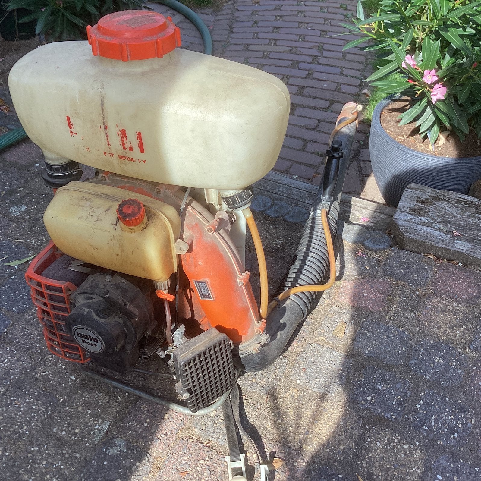 Solo rugmoter spuit, Ophalen, Gebruikt