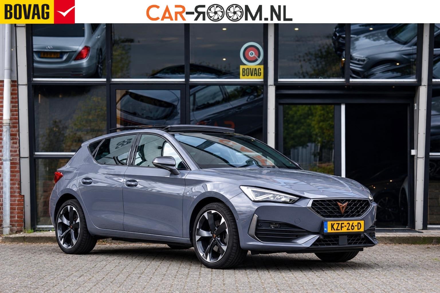 CUPRA Leon 1.4 e-Hybrid VZ Business Pano Keyless Lane Camera, Auto's, Dealer onderhouden, Stof, Gebruikt, 4 cilinders