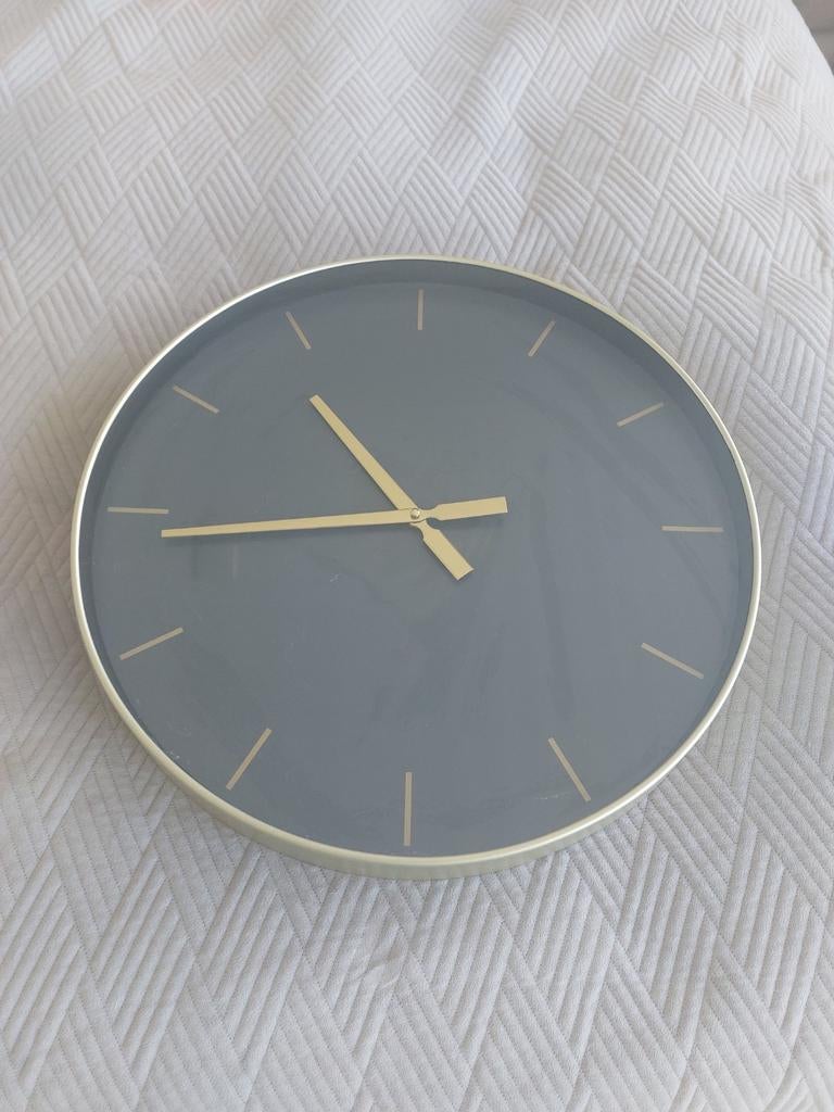 Grote Wandklok Goudkleurige Rand - 50 cm Diameter, Ophalen, Gebruikt, Analoog, Wandklok