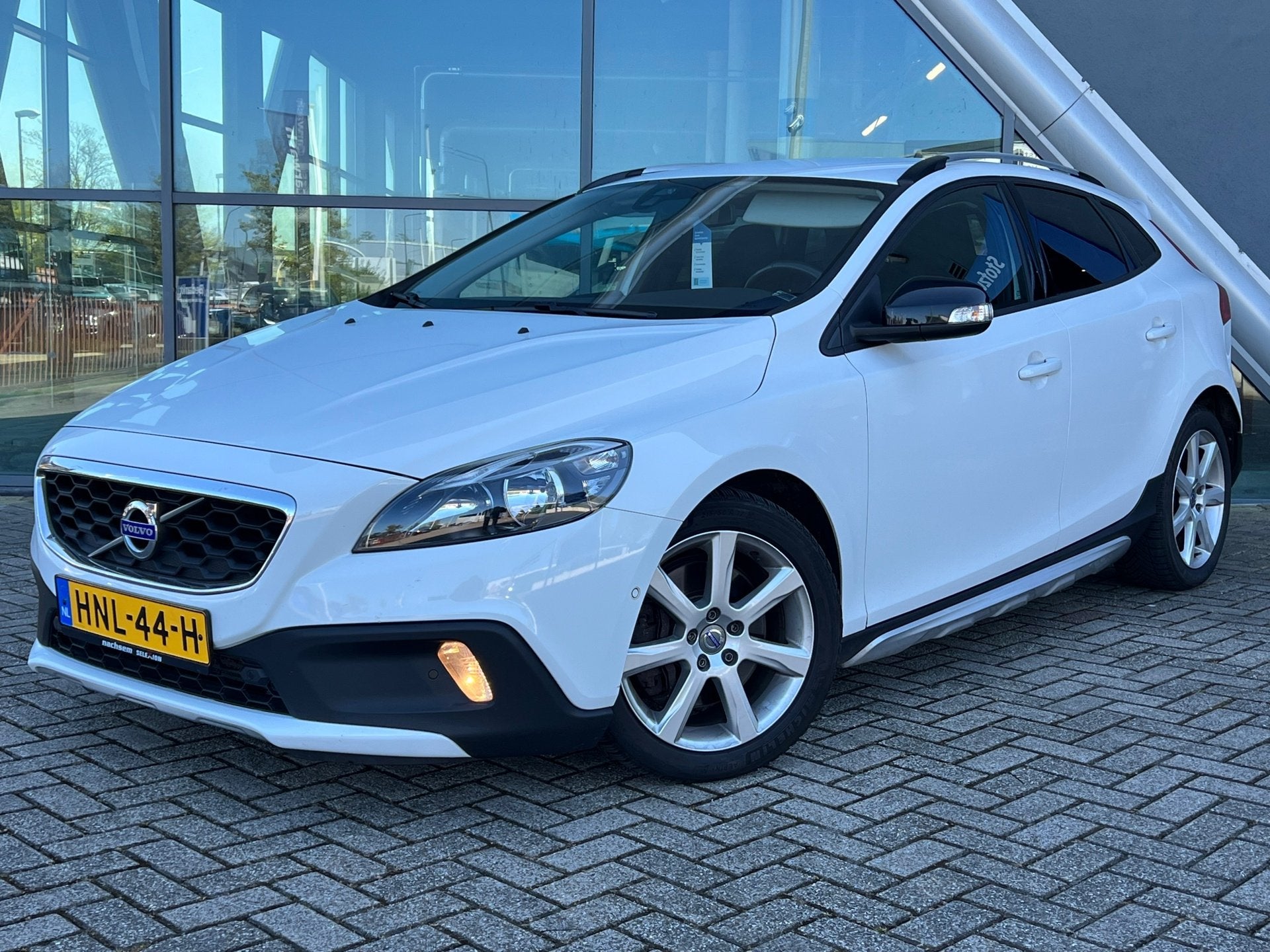 Volvo V40 CROSS COUNTRY 1.5 T3 Kinetic Automaat, Navi, Cruis, Auto's, Volvo, Euro 6, 700 kg, Wit, Bedrijf