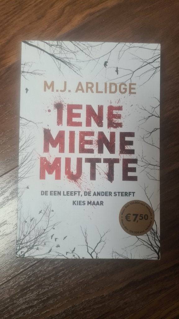 Iene Miene Mutte - M.J. Arlidge (Thriller), Europa overig, Ophalen of Verzenden, Zo goed als nieuw, M.J. Arlidge