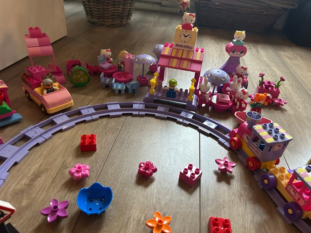 Diverse Duplo set met trein, Hello Kitty en meer, Inclusief minifiguren, Gebruikt, Overige thema's, Ophalen of Verzenden