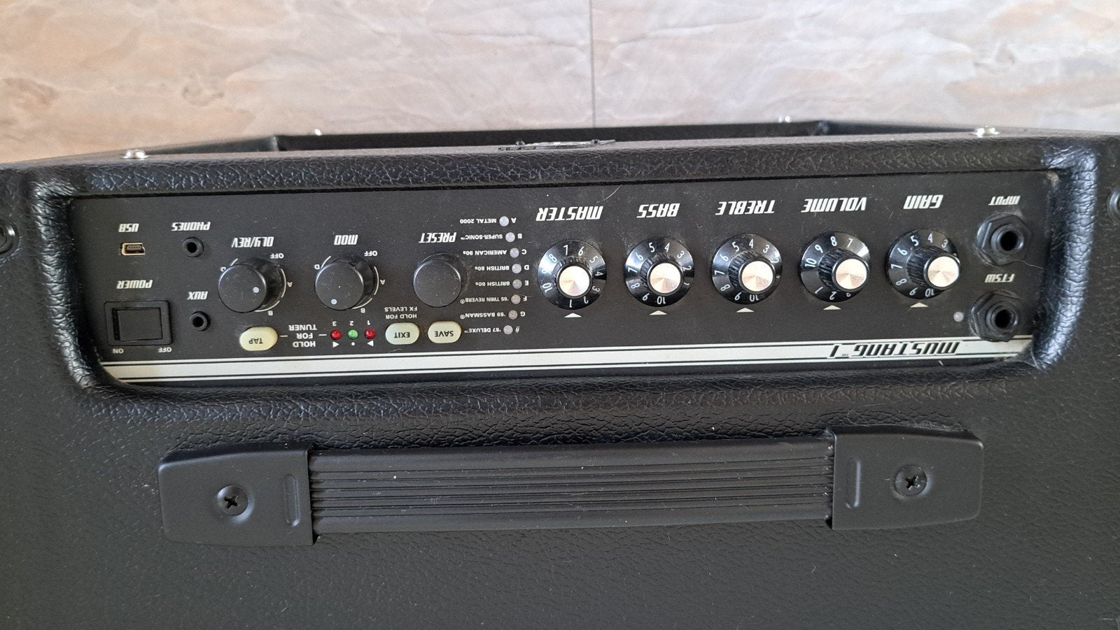 Fender Mustang I V2 gitaarversterker - Z.G.A.N. met doos, Muziek en Instrumenten, Ophalen of Verzenden, Zo goed als nieuw, Gitaar