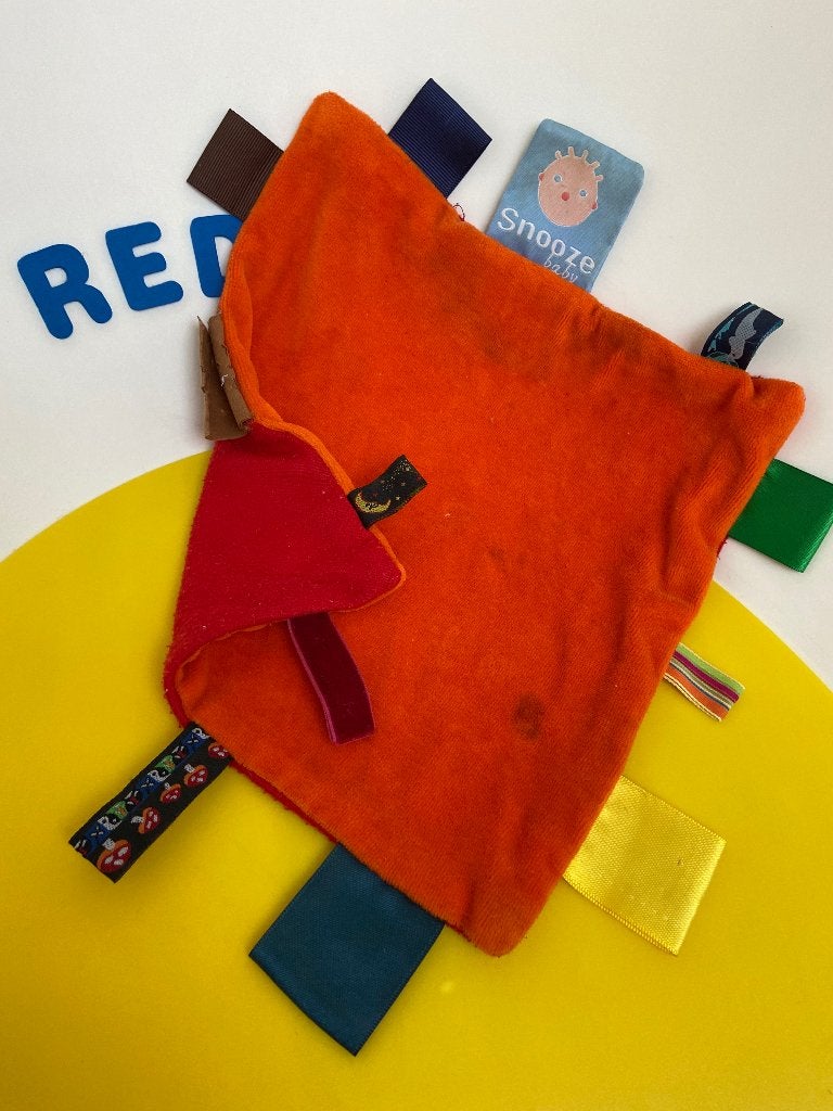 K1549 snoozebaby snooze baby doekje oranje rood, Ophalen of Verzenden, Zo goed als nieuw, Overige typen