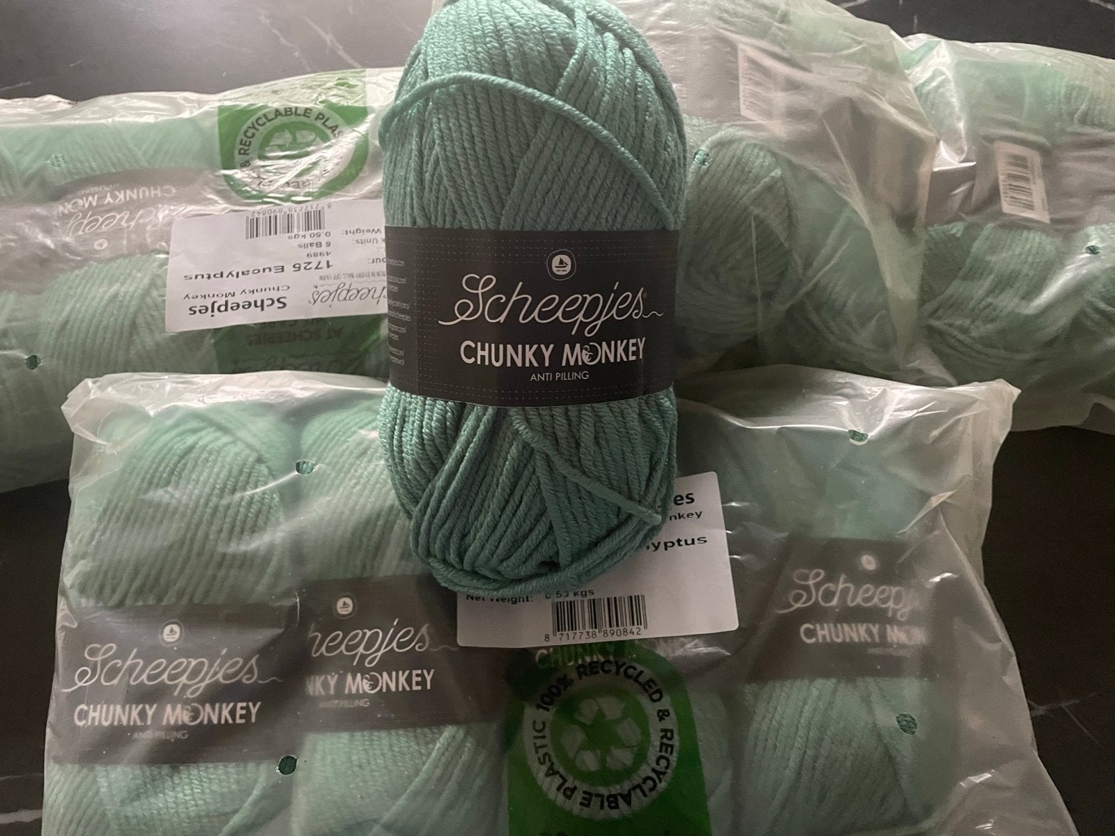 15 bollen Scheepjes Chunky Monkey Eucalyptus 100% acryl, Ophalen of Verzenden, Nieuw, Breien of Haken, Wol of Garen
