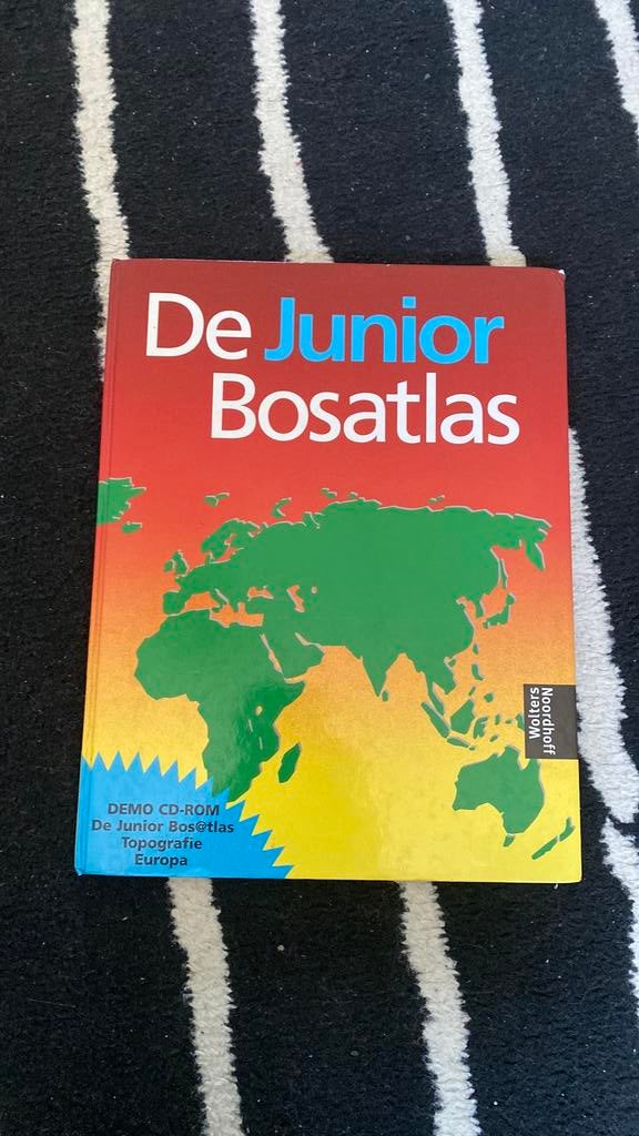 Junior bosatlas, Boeken, Bosatlas, 2000 tot heden, Ophalen of Verzenden, Zo goed als nieuw