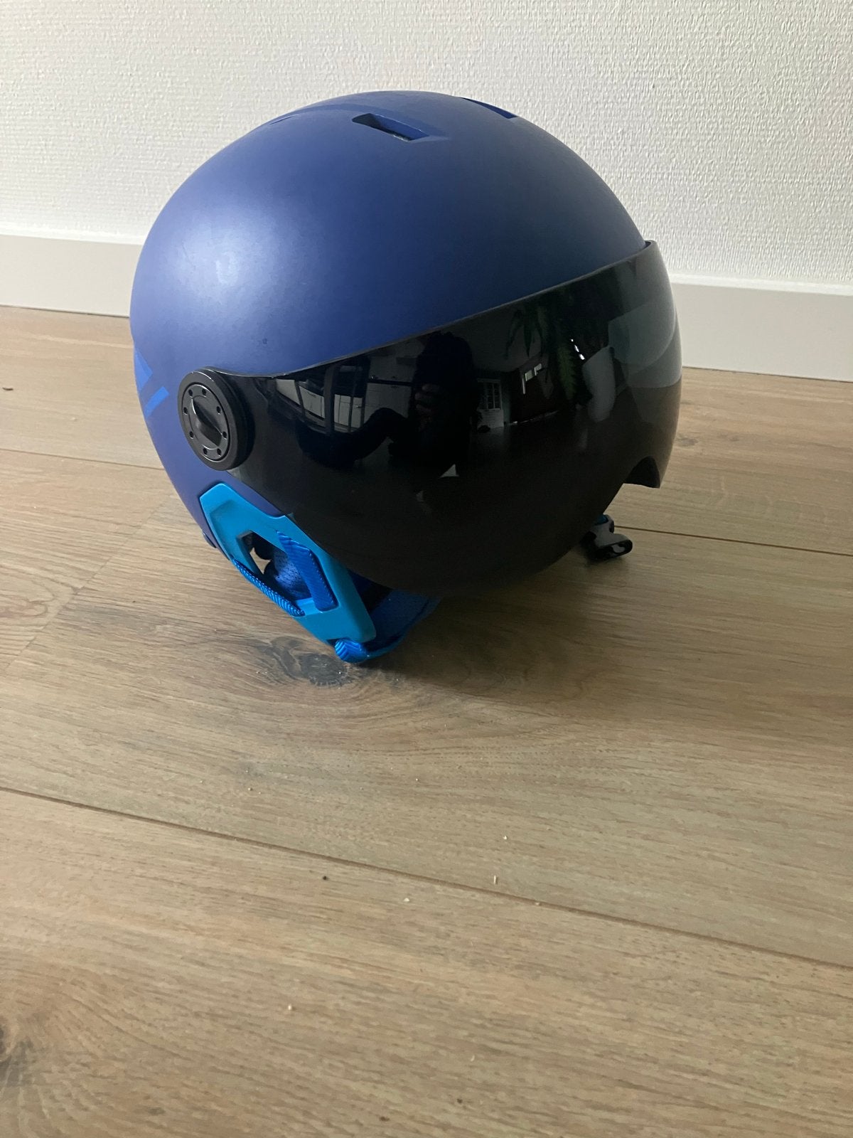 Mooie blauwe Wedze skihelm Piste 550 met vizier, Overige merken, Overige typen, Ophalen of Verzenden, Zo goed als nieuw