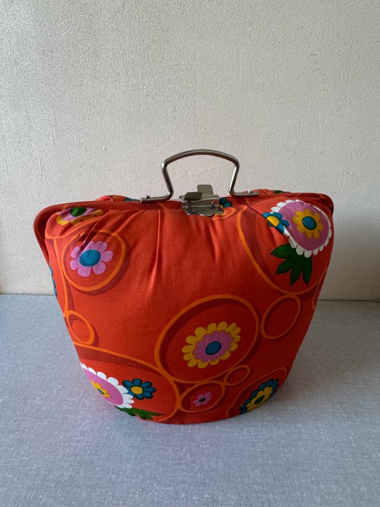 Z.G.A.N. RETRO theemuts met knipsluiting ORANJE met bloemen, Overige typen, Ophalen of Verzenden, Zo goed als nieuw, Overige materialen