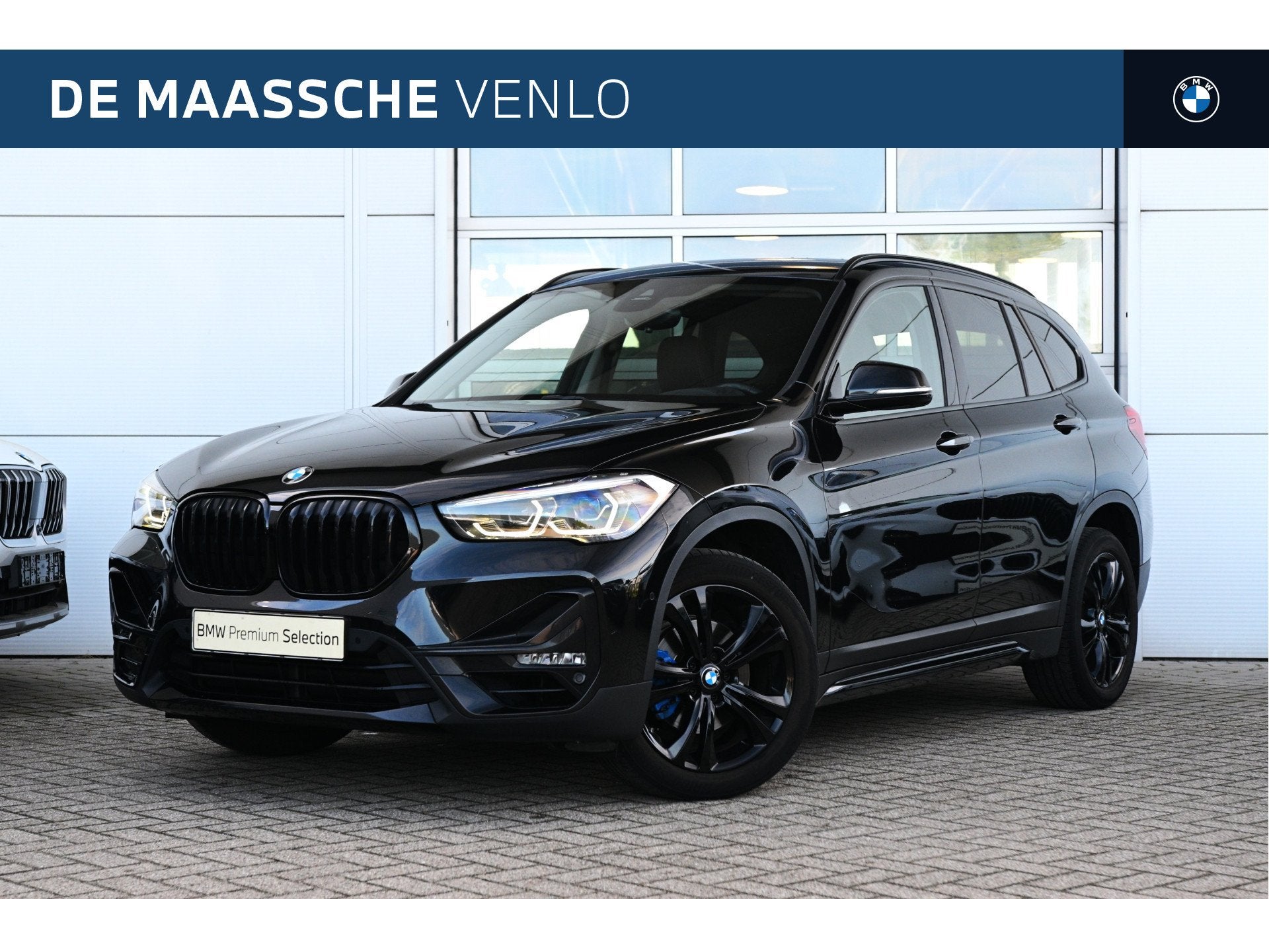 BMW X1 sDrive18i Sport Line Automaat / Sportstoelen / Trekha