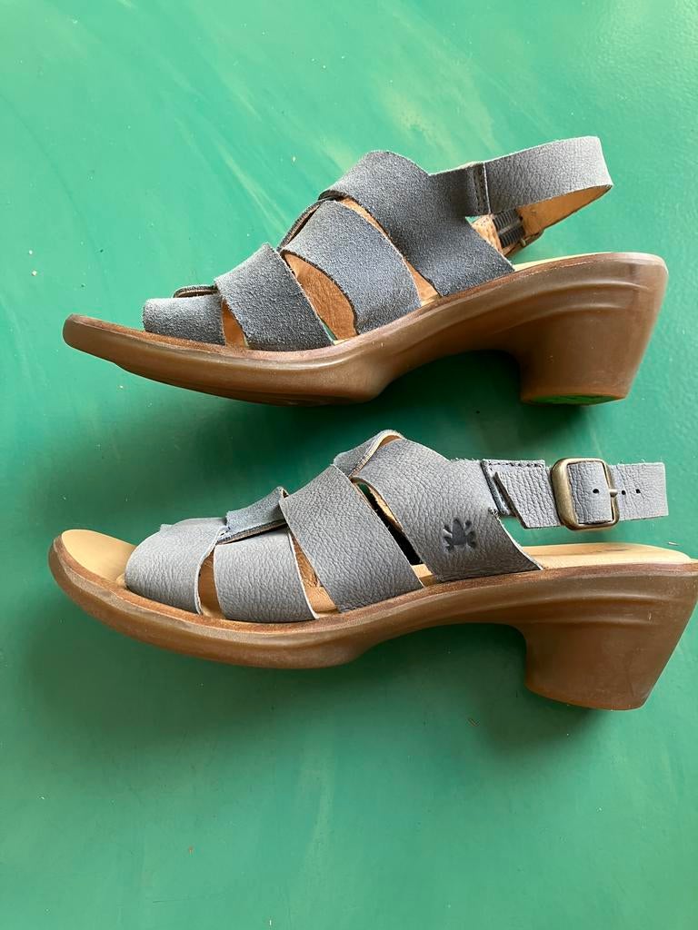 El naturalista maat 37 blauw suede sandalen met hak, Blauw, Zo goed als nieuw, Sandalen of Muiltjes, Ophalen of Verzenden