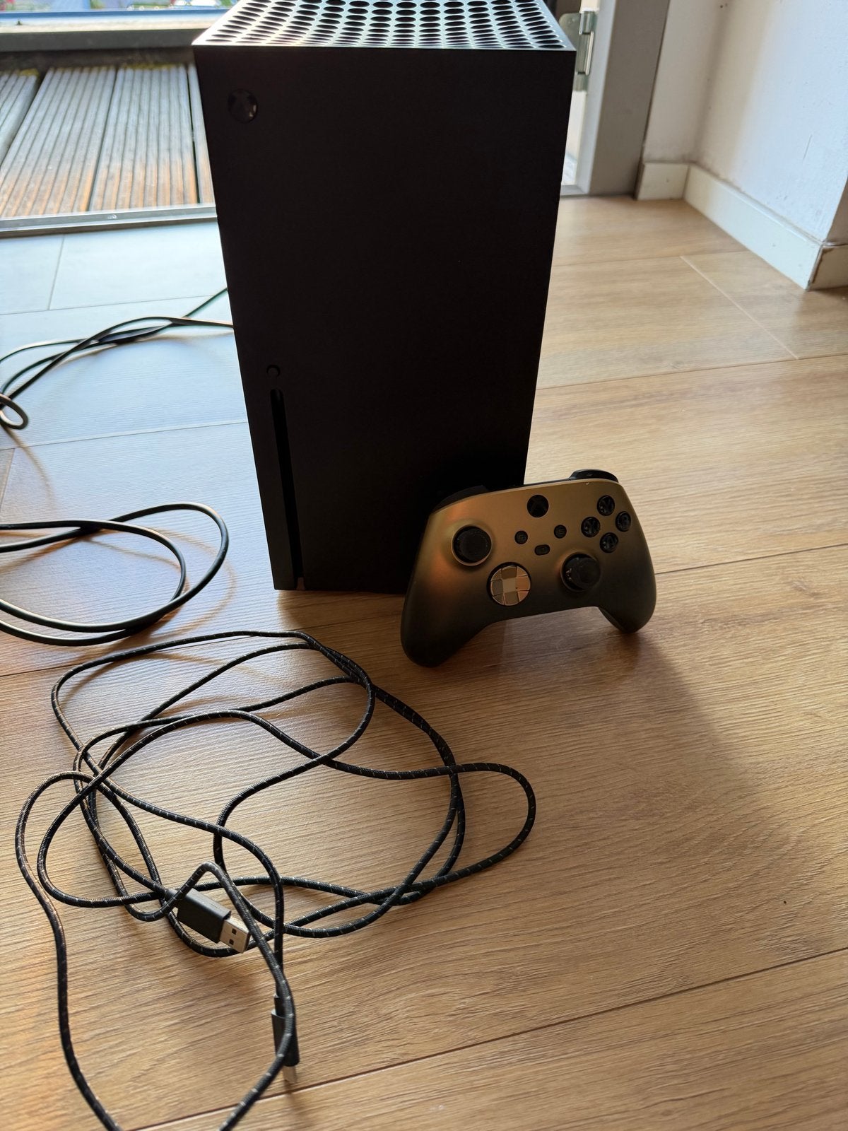 Xbox Series X met controller, Spelcomputers en Games, Spelcomputers | Xbox Series X en S, Ophalen of Verzenden, Zo goed als nieuw