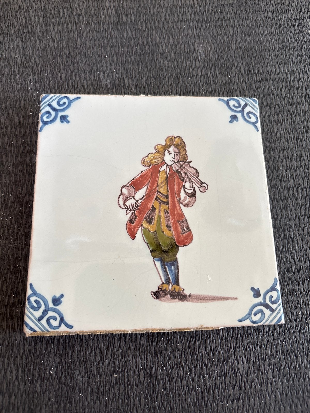 Antieke Delfts Blauwe Tegel met Violist, Ophalen of Verzenden