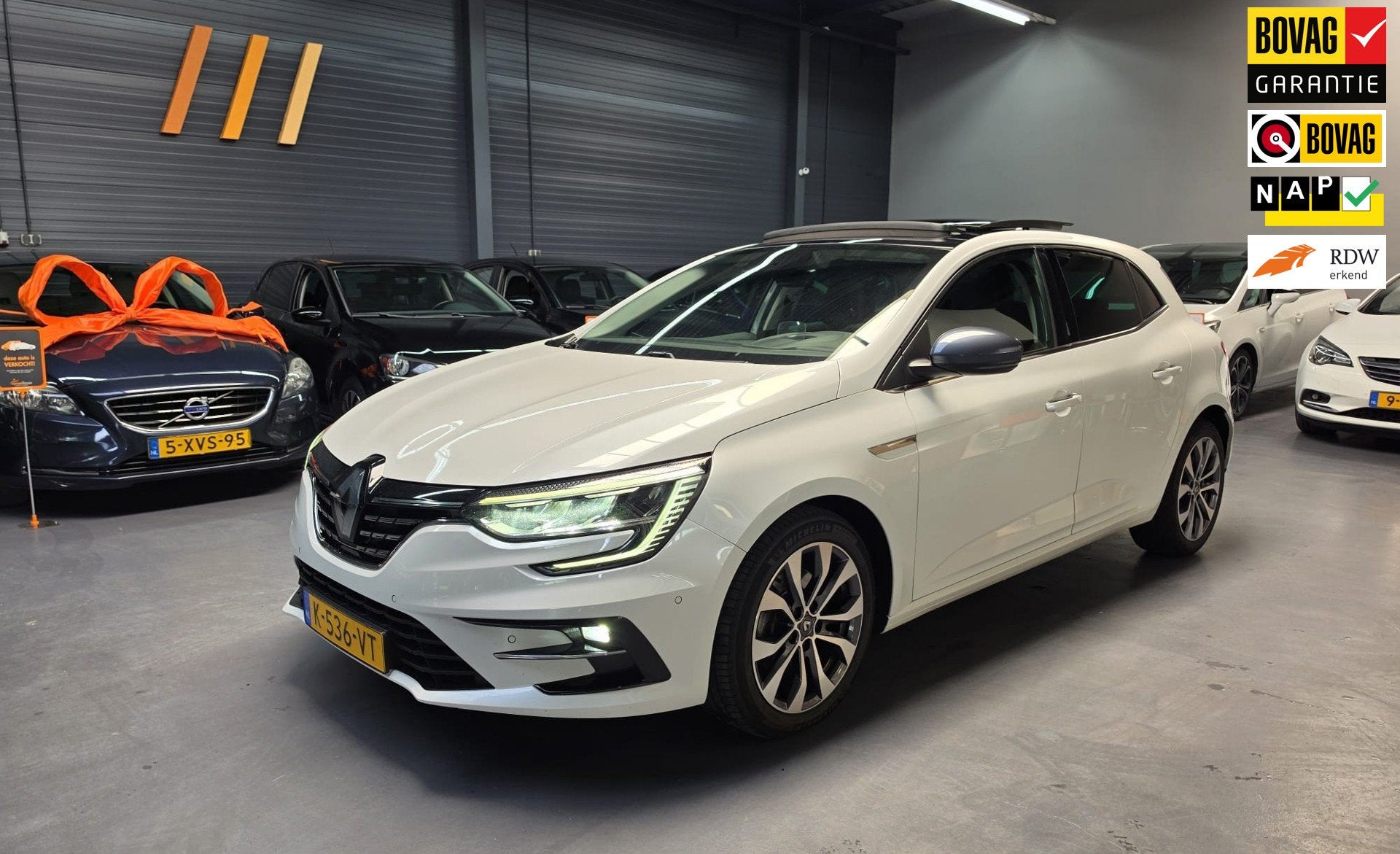 Renault Mégane 1.3 TCe Business Edition One FACE LIFT CAMER, Auto's, Gebruikt, Euro 6, 4 cilinders, 1650 kg