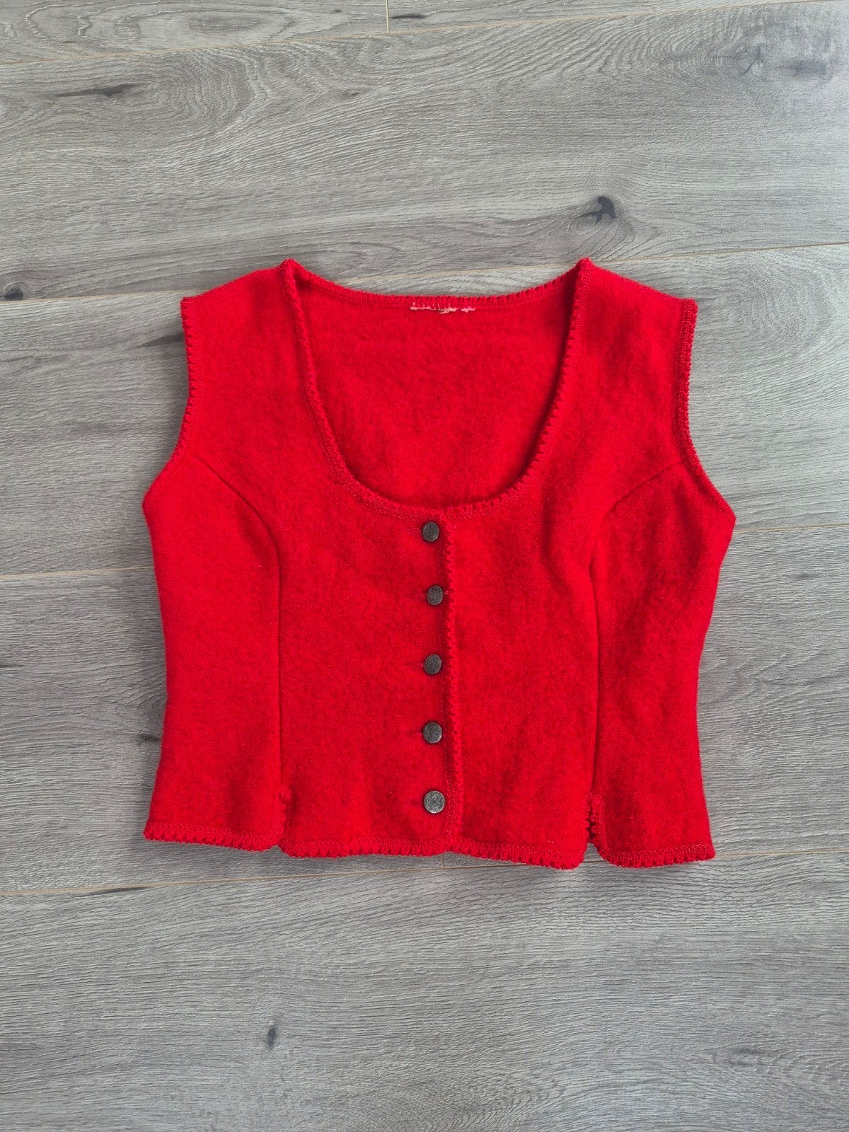 Rood Wollen Gilet / Trachten Vest met Zilveren Knoopjes, Ophalen of Verzenden, Zo goed als nieuw, Maat 46/48 (XL) of groter, Rood