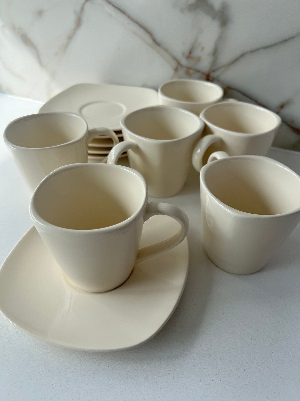 12 DELIG L.O.F.T LOFT PORSELEINEN SERVIES KOPJES  SCHAALTJES, Ophalen of Verzenden, Zo goed als nieuw, Overige stijlen, Kop(pen) en/of Schotel(s)