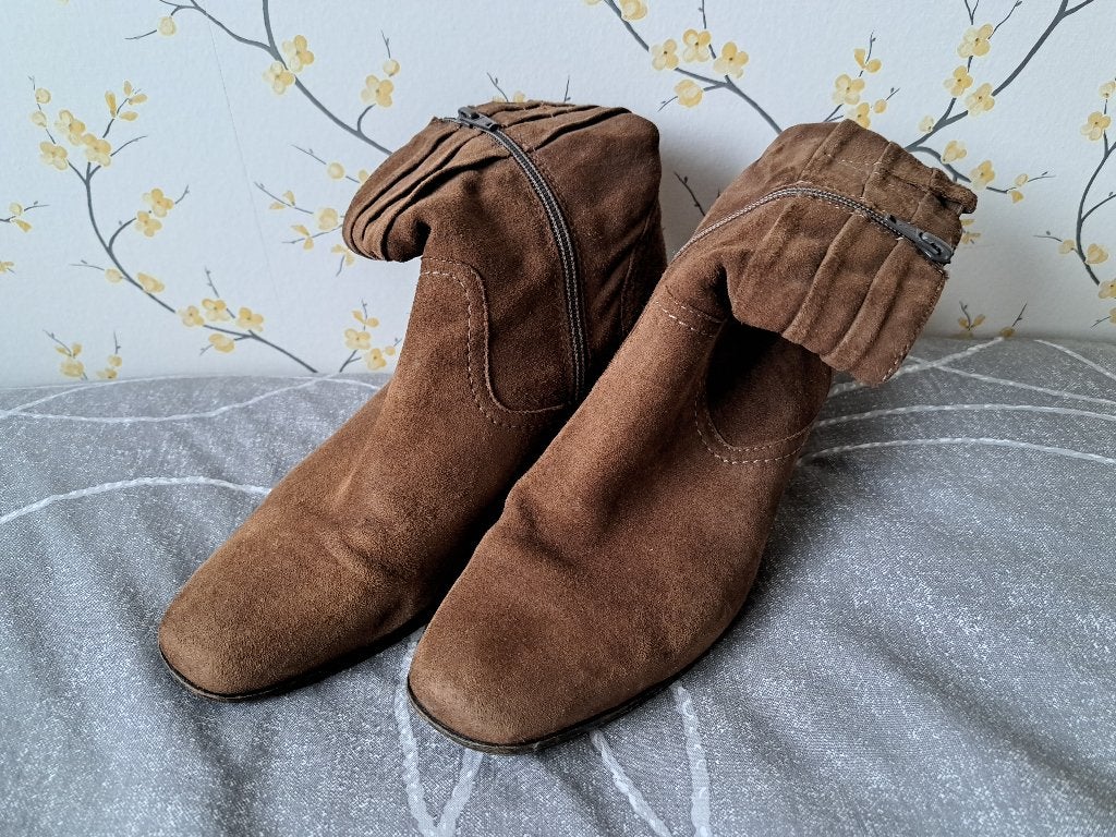 Mooie bruine laarsjes met hakje maat 6,5 (maat 40), Kleding | Dames, Schoenen, Bruin, Lage of Enkellaarzen, Ophalen of Verzenden