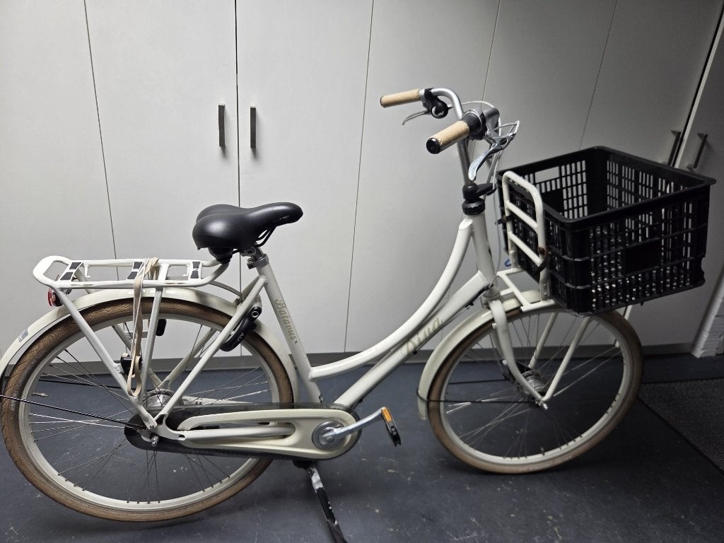 Mooie witte damesfiets met krat, framemaat 56, Ophalen, Versnellingen, Batavus, 53 tot 56 cm