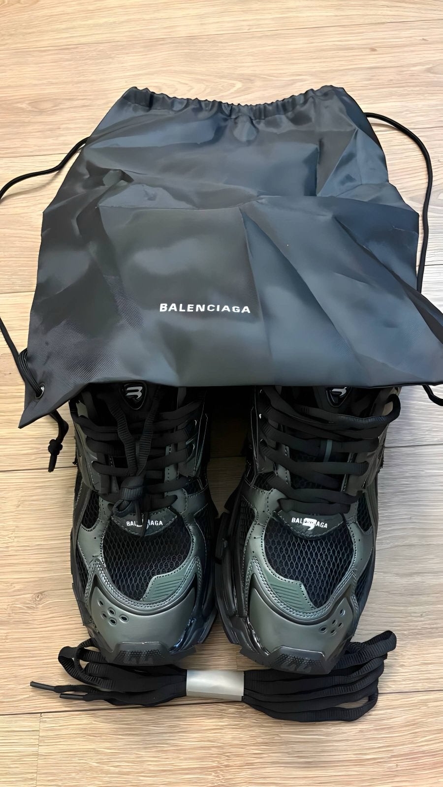 Nieuwe donkergroene Balenciaga Runner sneakers - Maat 44, Kleding | Heren, Ophalen of Verzenden, Nieuw, Overige kleuren, Sneakers of Gympen