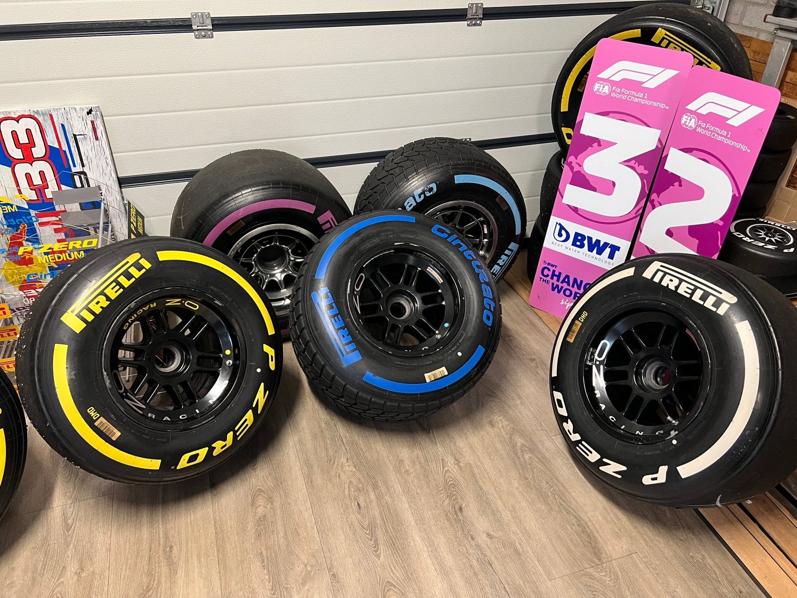 Formule 1 banden sets compleet met OZ velg /Medium Hard Soft, Verzamelen, Ophalen, Gebruikt, Formule 1