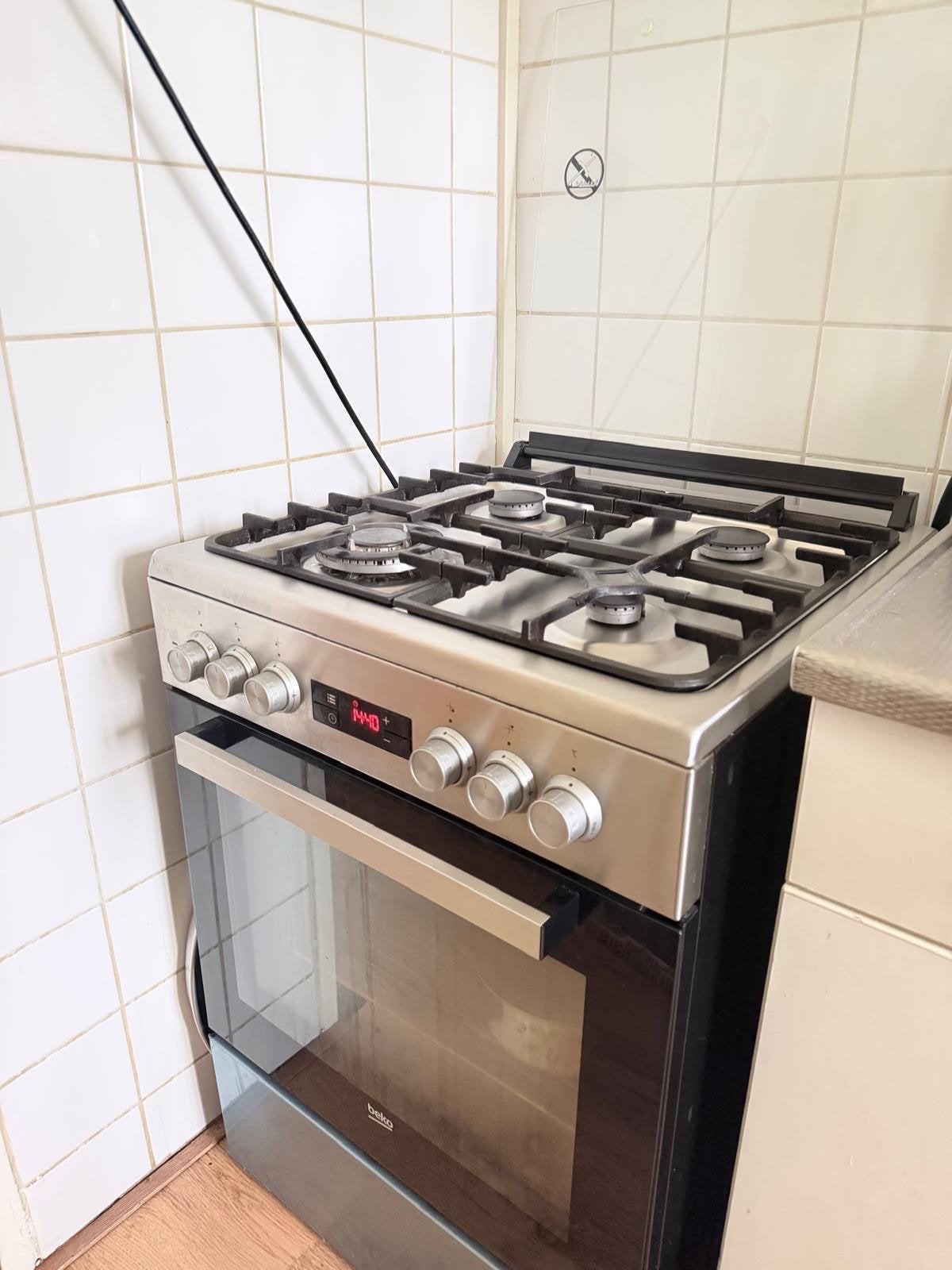 Beko Fornuis met Gasfornuis en Oven - Zo goed als nieuw, Witgoed en Apparatuur, Fornuizen, Ophalen, 4 kookzones, Zo goed als nieuw