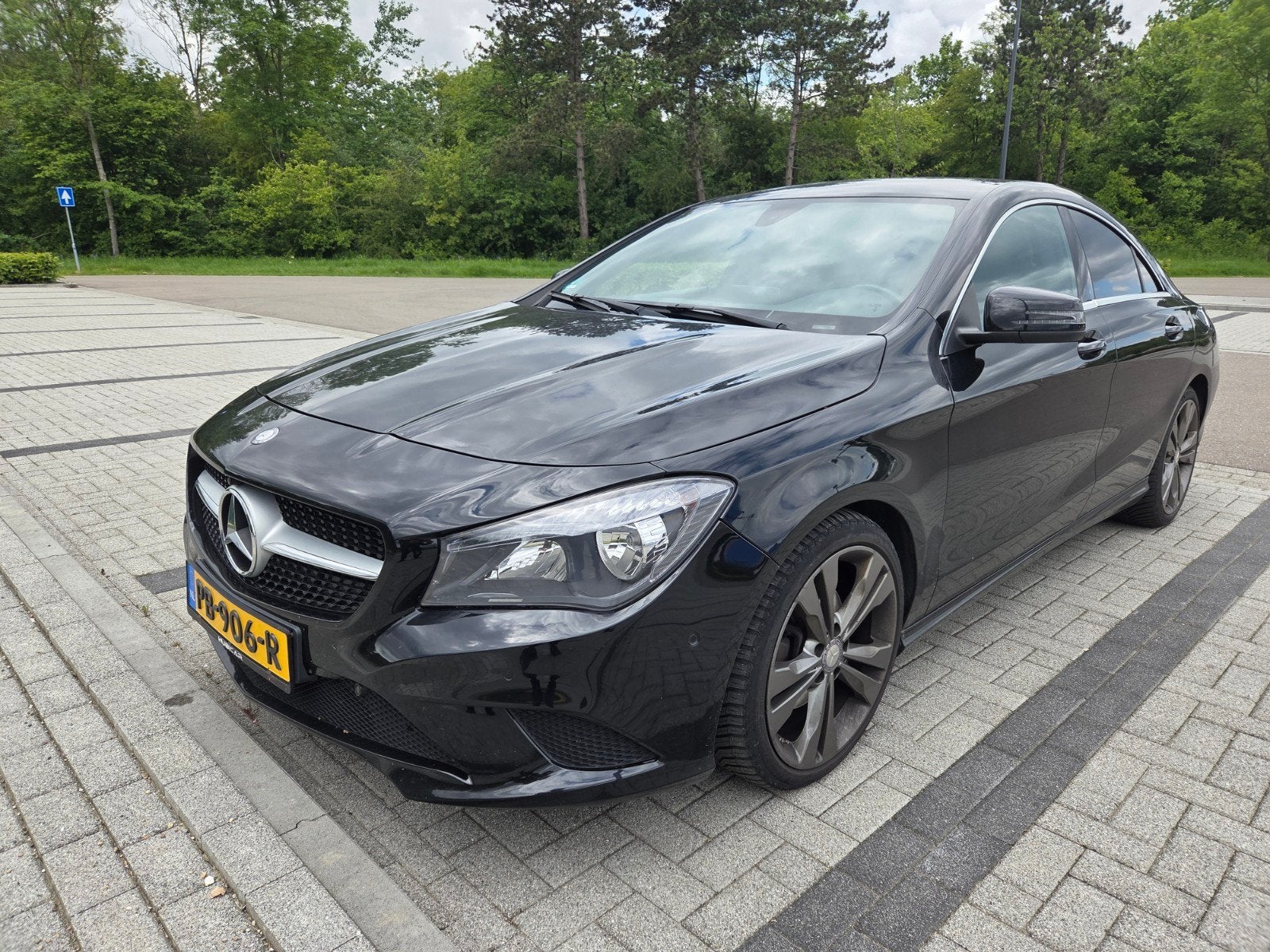 Mercedes-Benz CLA 200 1.6 115KW 7G-DCT (aut) 2015 Zwart, Auto's, Zwart, 715 kg, Leder en Stof, Zwart