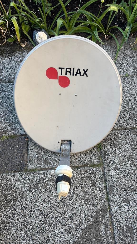 Triax schottel met LNB, Ophalen, Zo goed als nieuw, Overige merken
