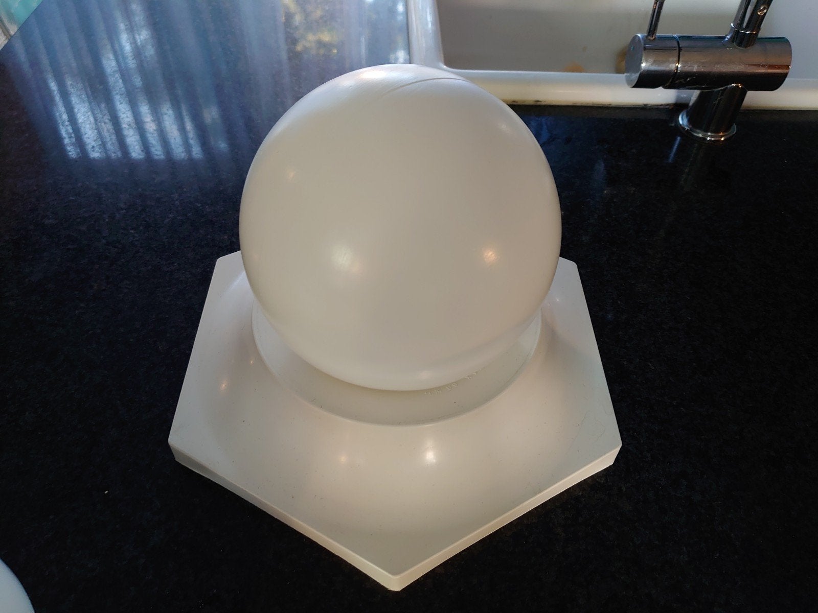 Mooie plafondlamp met een glazen bol, Gebruikt, Wit, Plafondlamp, Glas