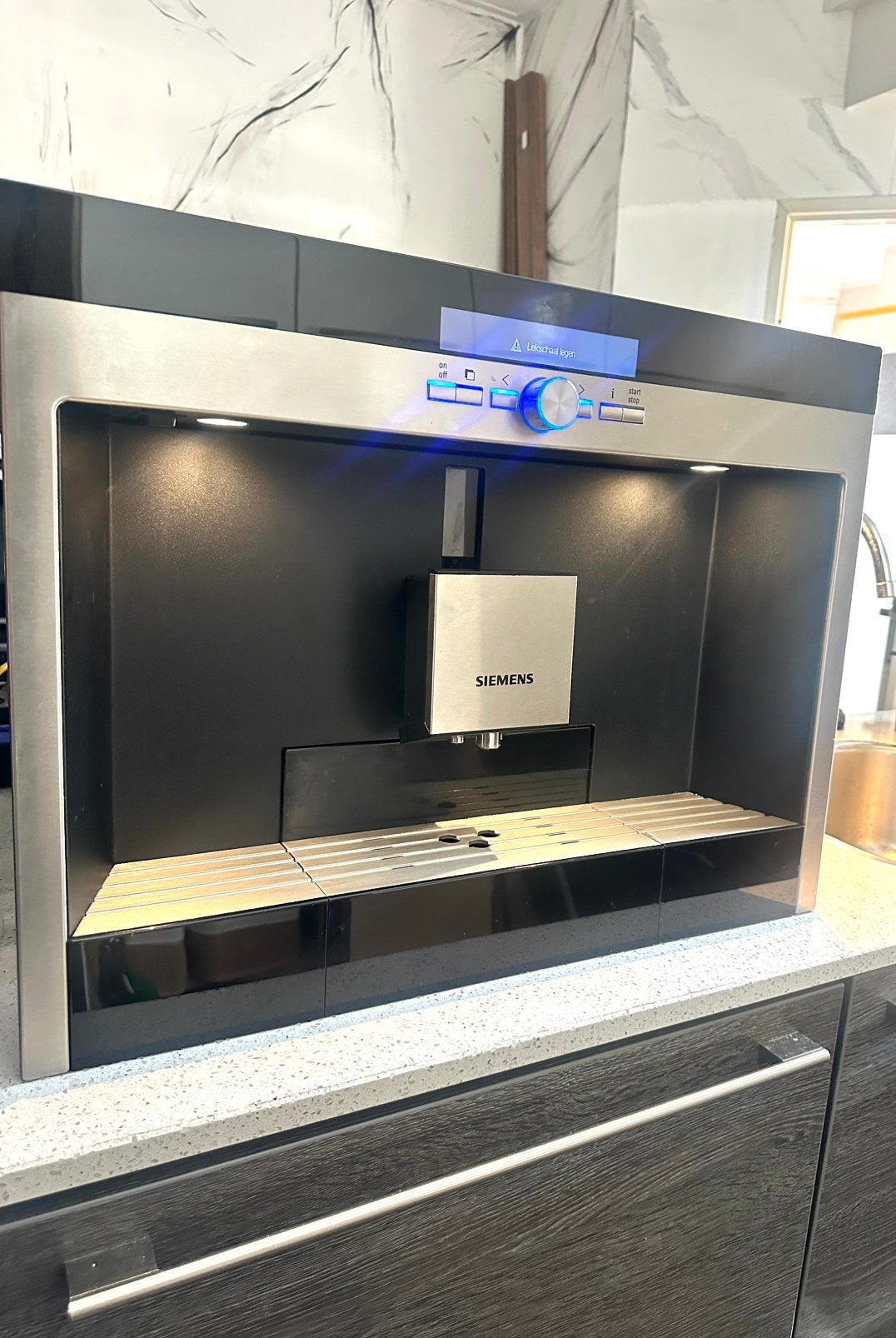 Siemen inbouw koffiemaschiene Tk76k573/09, Ophalen, Zo goed als nieuw, Koffiemachine