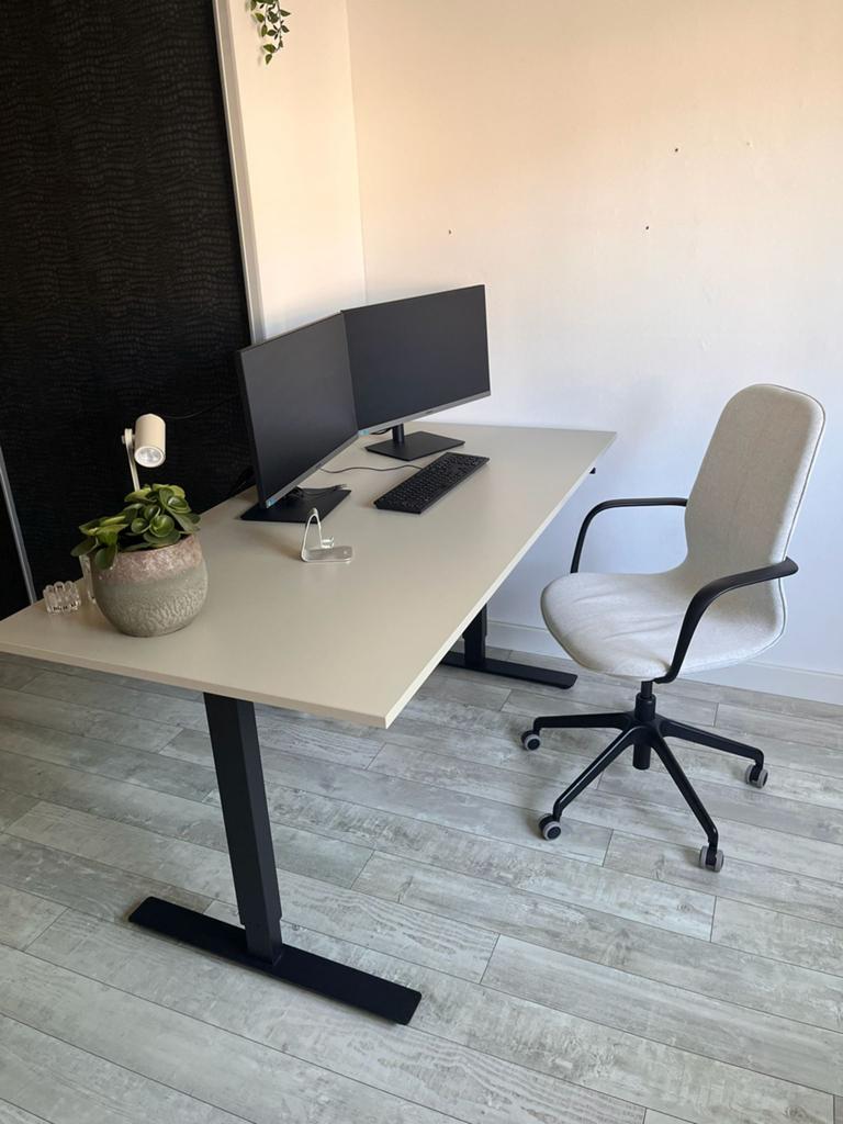 Trotten /Ikea / Bureau / 160x80 / beige zwart / zgan, Zit-sta bureau, 160 cm, In hoogte verstelbaar, Hout