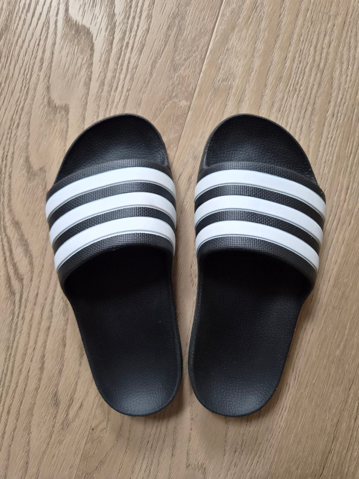 Adidas badslippers maat 33/34, Adidas, Gebruikt, Jongen of Meisje, Overige typen