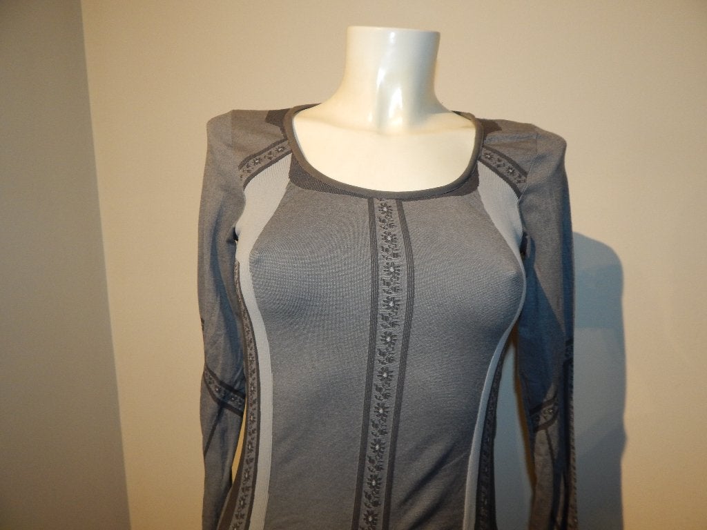 High Use stretch truitje aansluitend motief zilver label nek, Kleding | Dames, Maat 38/40 (M), Lange mouw, Grijs, Gedragen