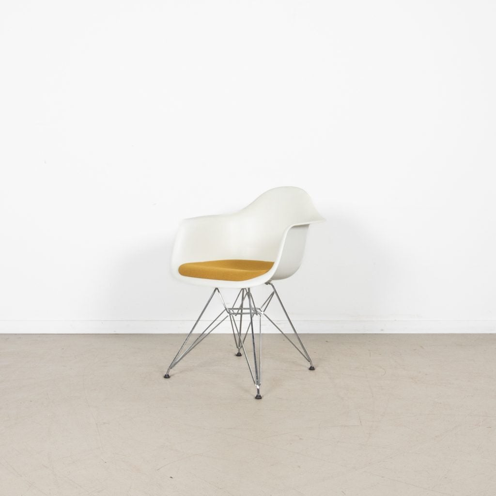 Vitra Eames DAR Stoel Wit/Geel Kunststof/Stof - Chroom, Niet ingevuld, Zo goed als nieuw, Niet ingevuld, Niet ingevuld