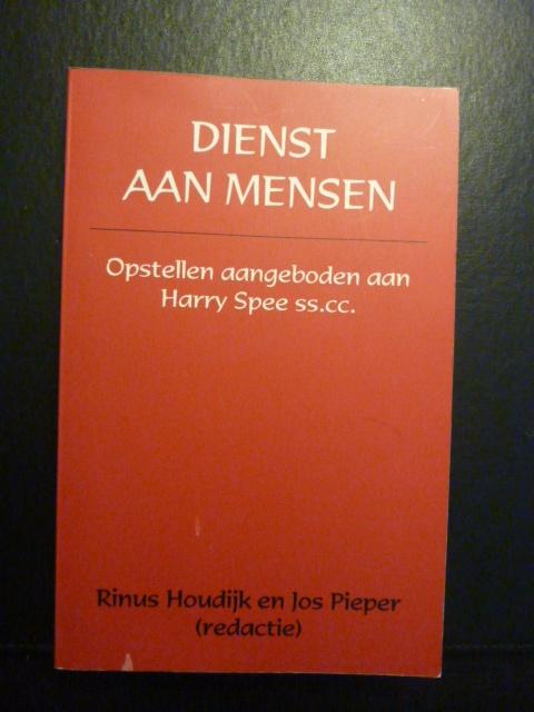 Dienst aan mensen, opstellen aangeboden aan Harry Spee, Verzenden, Zo goed als nieuw