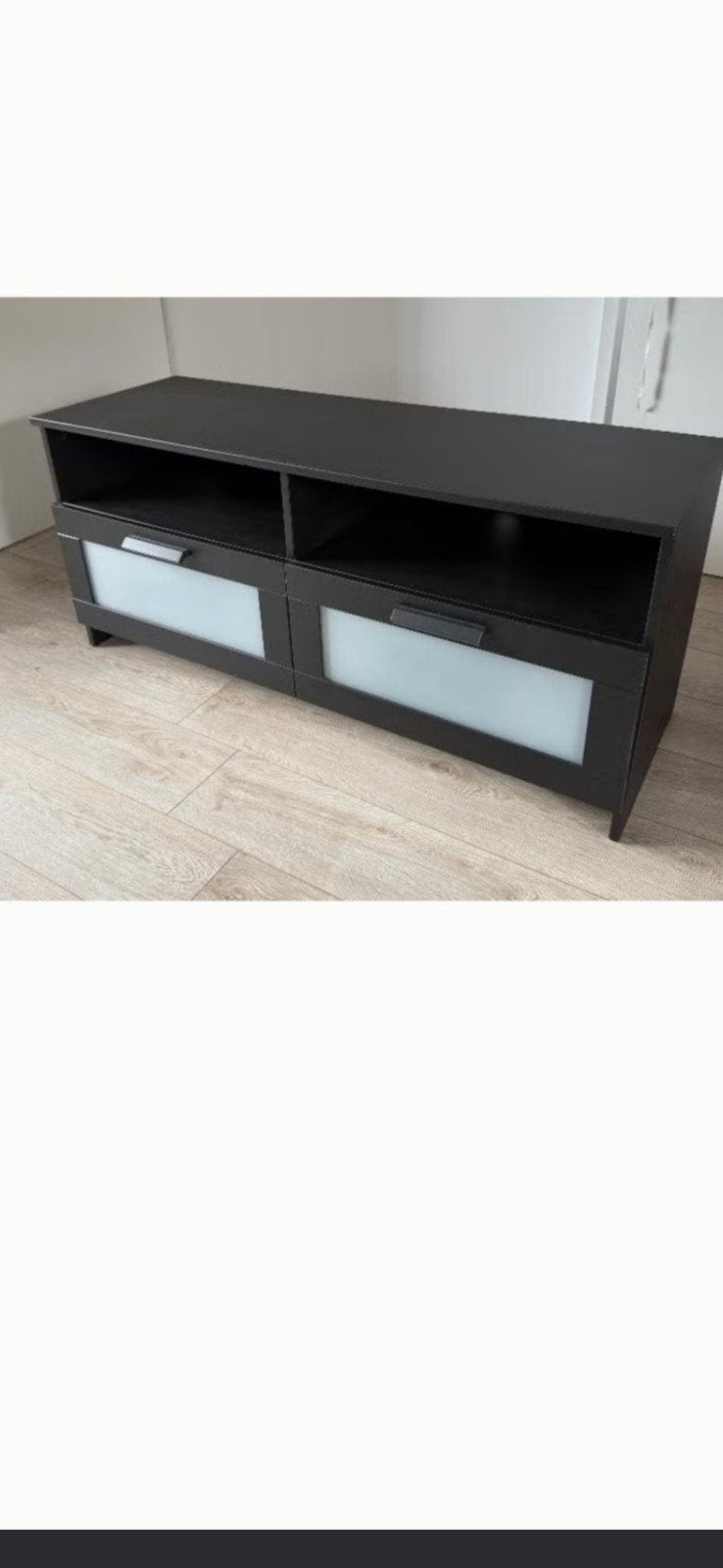 Zwart tv-meubel met lades en open vakken, Ophalen, 100 tot 150 cm, Glas, Zo goed als nieuw