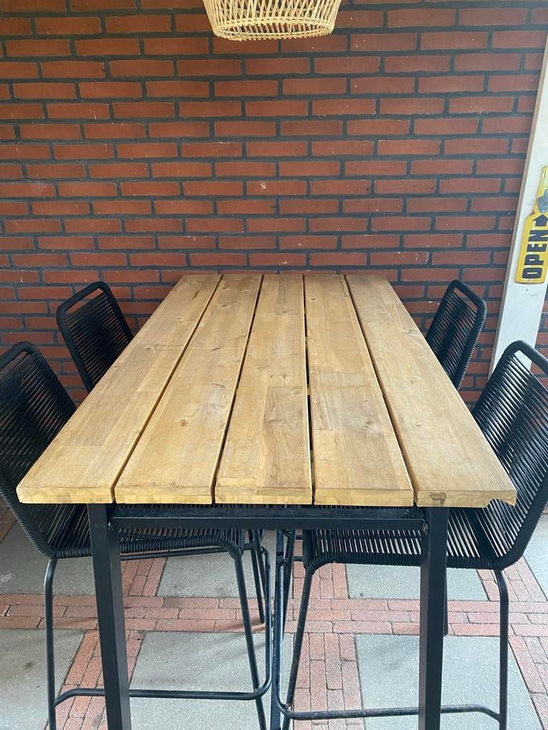 Bartafel met vier hoge zwarte stoelen, Ophalen, 4 zitplaatsen, Zo goed als nieuw, Tuinset