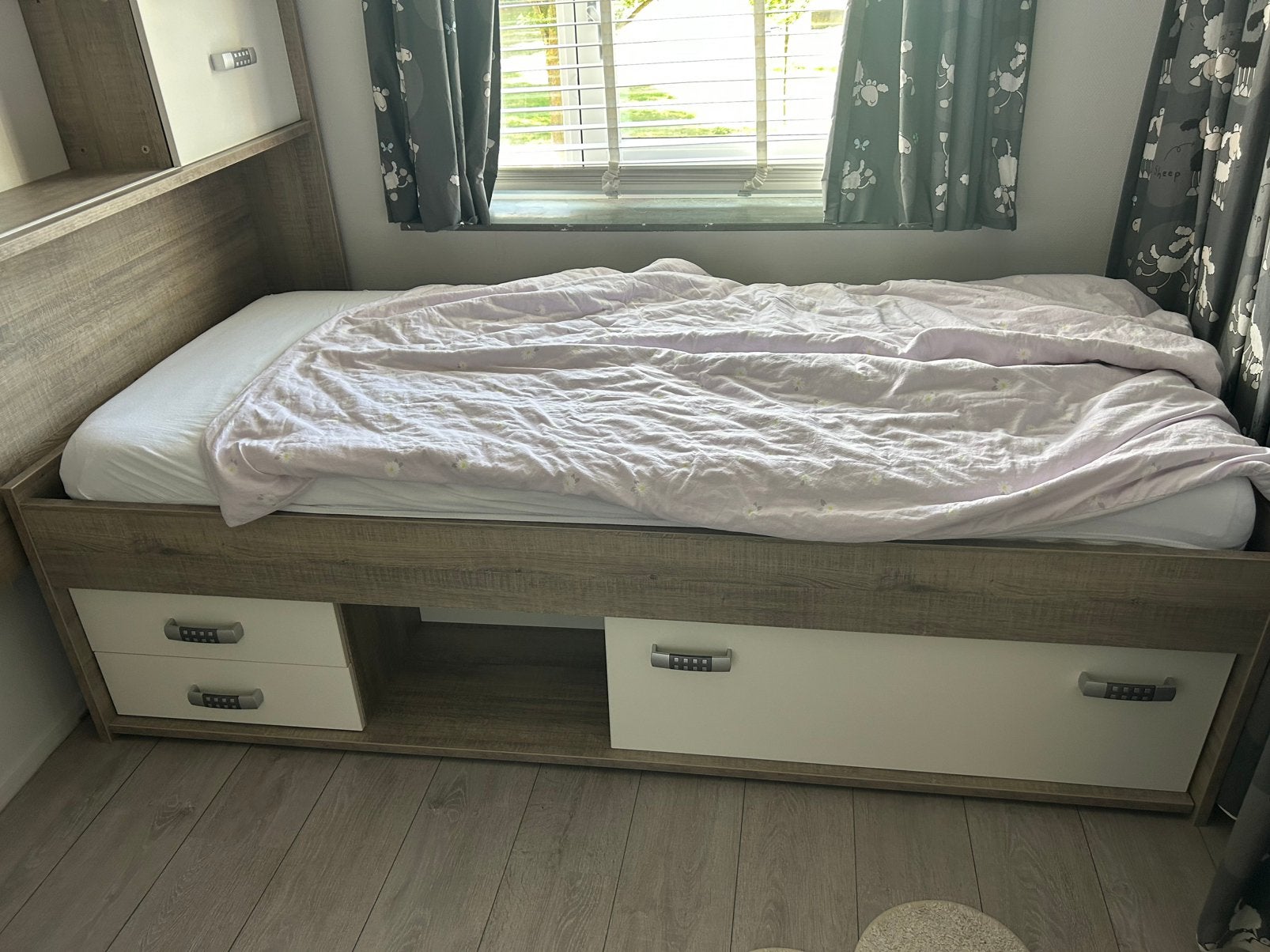 Kajuit bed met bedkast en kledingkast, Ophalen, 85 tot 100 cm, Gebruikt, Lattenbodem