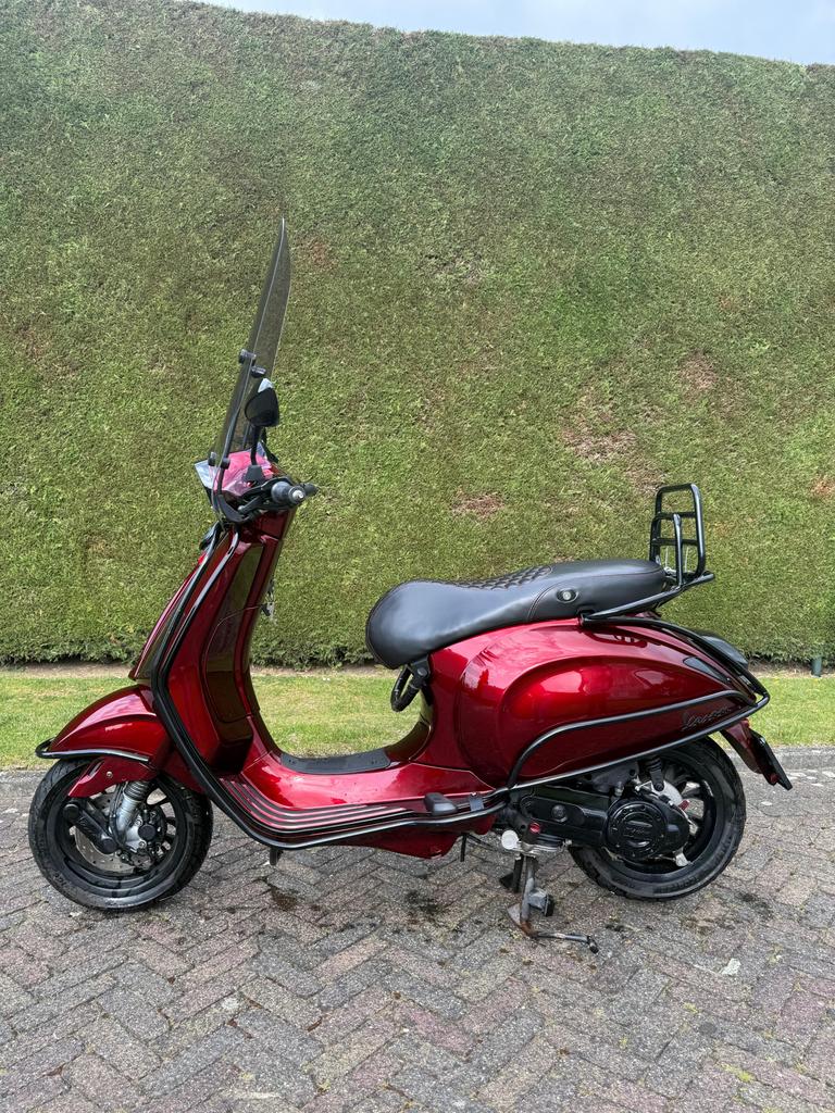 Te koop: Vespa Sprint 2019 –Candy Red,full custom&nieuwstaat, Overige modellen, Maximaal 45 km/u, Ophalen of Verzenden, Zo goed als nieuw