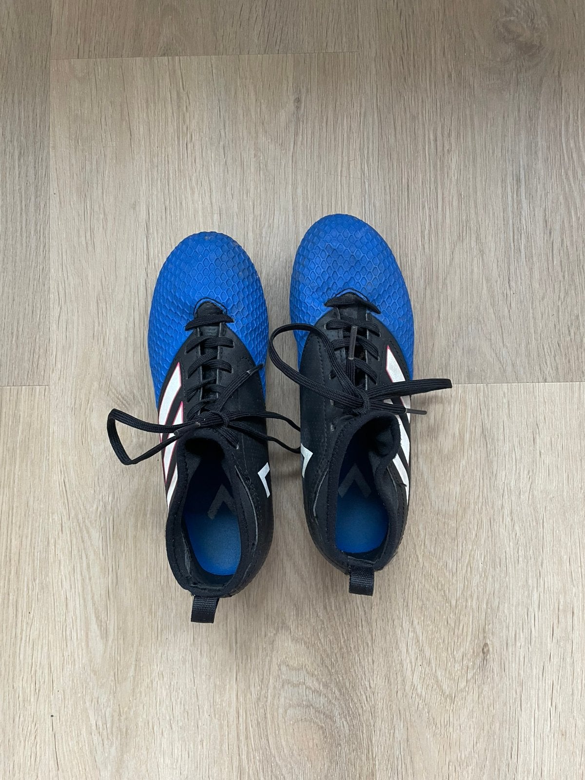Adidas voetbalschoenen kind, Ophalen, Zo goed als nieuw, Jongen of Meisje, Sportschoenen